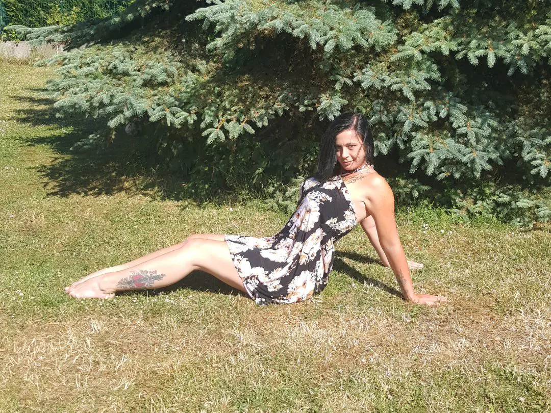 HotLola87 image 2
