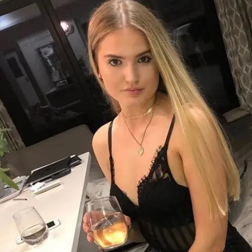 partybella image 0